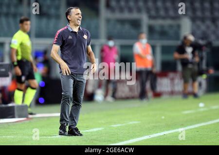 Turin, Italien. 15. August 2021. Fabio Pecchia, Cheftrainer von uns Cremonesen, brüllt während des Coppa Italia-Spiels zwischen dem FC Turin und uns Cremonesen im Stadio Olimpico Grande Torino Stockfoto