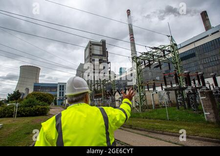 Horni Pocaply, Tschechische Republik. August 2021. Das Kohlekraftwerk Melnik III wurde am 17. August 2021 in Horni Pocaply, Bezirk Melnik, Tschechien, endgültig stillgelegt. Auf dem Foto ist ein Teil des Kraftwerks während der letzten Tour zu sehen. Quelle: VIT Cerny/CTK Photo/Alamy Live News Stockfoto