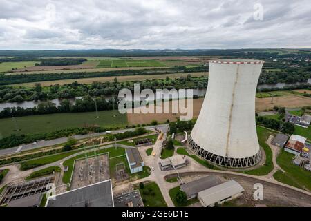 Horni Pocaply, Tschechische Republik. August 2021. Das Kohlekraftwerk Melnik III wurde am 17. August 2021 in Horni Pocaply, Bezirk Melnik, Tschechien, endgültig stillgelegt. Auf dem Foto ist ein Kühlturm am Kraftwerk zu sehen. Quelle: VIT Cerny/CTK Photo/Alamy Live News Stockfoto