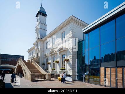 Das Corn Exchange-Gebäude im Marktgebiet von Leicester ist heute ein Wetherspoon-Pub, Lloyds No 1 Stockfoto