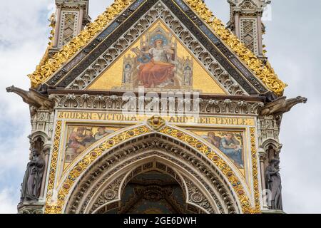 Das Albert Memorial Detail im Hyde Park, London Stockfoto