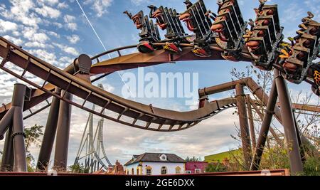 Nemesis Inferno Achterbahn im Thorpe Park Theme Park, B&M Invert Stockfoto