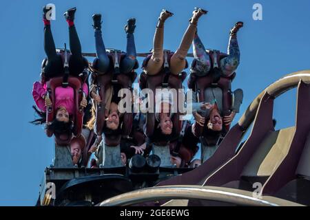 Nemesis Inferno Achterbahn im Thorpe Park Theme Park, B&M Invert Stockfoto