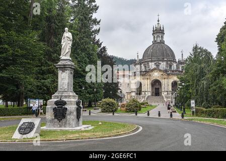 Loyola, Spanien - 14. August 2021: Außenansicht der Wallfahrtskirche der Loyola-Basilika, Baskenland, Spanien Stockfoto