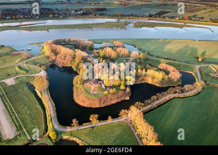 Niederlande, Schalkwijk, Fort Honswijk Teil der Neuen Niederländischen Wasserlinie. UNESCO-Weltkulturerbe. Niederländische Wasserschutzlinien. Lek River. Antenne. Stockfoto