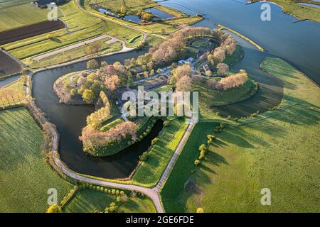 Niederlande, Schalkwijk, Fort Honswijk Teil der Neuen Niederländischen Wasserlinie. UNESCO-Weltkulturerbe. Niederländische Wasserschutzlinien. Lek River. Antenne. Stockfoto
