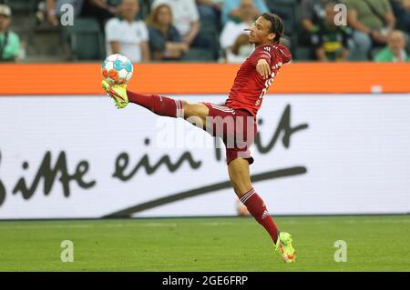 Gladbach, Deutschland. 13. August 2021. firo 1. Bundesliga. 2021/2022 Fußball: Fußball: 13.08.2021 VfL Borussia MV? Nchengladbach, Gladbach, Moenechengladbach - FC Bayern MvÂºnchen, München 1: 1 Einzelaktion, Leroy Sane www.firosportphoto.de, Copyright firo sportFoto: Coesfelder Str. 207 D -48249 DvÂºlmen www.firosportphoto.de mail@firosportphoto.de Kontodaten: (V olksbank B ochum - W itten) IBAN: DE68430601290341117100 BIC: GENODEM1Fax: † â¬Â 49-2594-9916004 â¬Â † 49 -2594-9916005 Credit: dpa/Alamy Live News Stockfoto