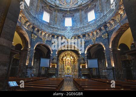 Loyola, Spanien - 14. August 2021: Innenansicht der Wallfahrtskirche der Loyola-Basilika, Baskenland, Spanien Stockfoto