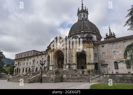 Loyola, Spanien - 14. August 2021: Außenansicht der Wallfahrtskirche der Loyola-Basilika, Baskenland, Spanien Stockfoto