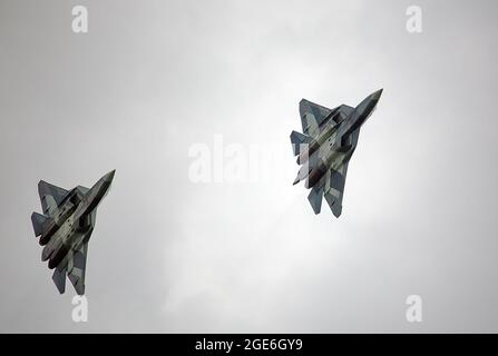 Region Moskau, Russland. Juli 2017. ZHUKOVSKY, REGION MOSKAU, RUSSLAND - 25. JULI 2021: Flugzeuge Sukhoi Su-57 auf der Freilichtausstellung von MAKS-2021, internationaler Luft- und Raumfahrtsalon gezeigt. (Foto: Aleksandr Gusev/Pacific Press) Quelle: Pacific Press Media Production Corp./Alamy Live News Stockfoto