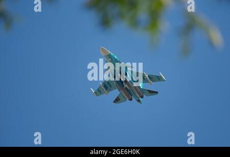 Region Moskau, Russland. Juli 2017. ZHUKOVSKY, REGION MOSKAU, RUSSLAND - 25. JULI 2021: Flugzeuge Sukhoi Su-33 auf der Freilichtausstellung von MAKS-2021, internationaler Luft- und Raumfahrtsalon gezeigt. (Foto: Aleksandr Gusev/Pacific Press) Quelle: Pacific Press Media Production Corp./Alamy Live News Stockfoto