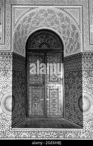 Interieur der Kasbah in Marokko in schwarz-weiß Stockfoto