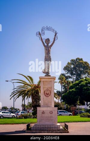 Ayamonte Denkmal zur Musik Statue entlang der Avenue De Vila Real de San Antonio neben dem Yachthafen. Ayamonte Huelva Spanien Stockfoto