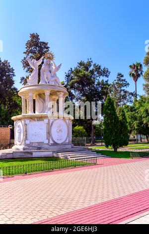 Monumento a La Virgen de las Angustias Denkmal für unsere Dame der Trauer schutzpatronin von Ayamonte. Navarro Park Stadtgärten Ayamonte Huelva Spanien Stockfoto