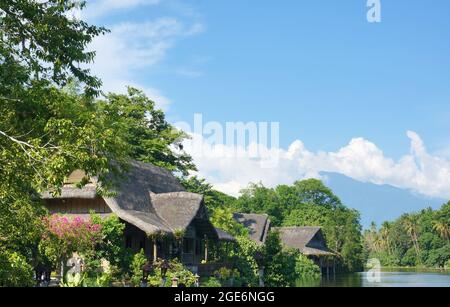 Probieren Sie traditionelle Strohdachhäuser auf den Philippinen. Foto aufgenommen in Quezon, Philippinen, Südostasien am 1. Mai 2014. Stockfoto