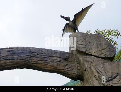 Nachbildung eines Pterosaurs in einem Park in Benguet, Philippinen, Südostasien. Foto aufgenommen am 25. Februar 2015. Stockfoto