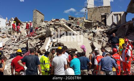 Die Stadt Amatrice in der Provinz Rieti wurde durch das Erdbeben der Stärke 6.0 am 24. August 2016 zerstört Stockfoto