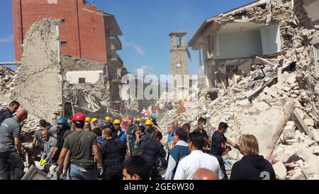 Die Stadt Amatrice in der Provinz Rieti wurde durch das Erdbeben der Stärke 6.0 am 24. August 2016 zerstört Stockfoto