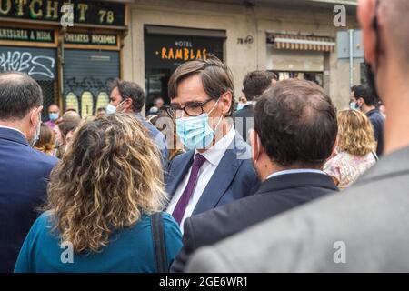 La Rambla, Spanien. August 2021. Salvador Illa, Abgeordneter des Parlaments von Katalonien, wird bei der Jubiläumsfeier des Angriffs auf Las Ramblas in Barcelona gesehen.Barcelona würdigt die Opfer am vierten Jahrestag des dschihadistischen Angriffs auf La Rambla, wo am 17. August 2017, Ein Van führte den massiven mörderischen Rast durch, der den Tod von 15 Menschen verursachte. Kredit: SOPA Images Limited/Alamy Live Nachrichten Stockfoto