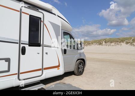 Ein Wohnmobil in Dänemark am Vejers Strand Autostrand Stockfoto