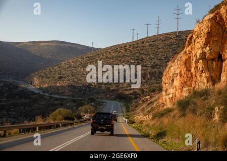 Der Highway 90 ist mit 480 Kilometern (300 Meilen) die längste israelische Straße und erstreckt sich von Metula und der nördlichen Grenze zum Libanon entlang des We Stockfoto