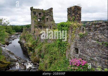 Carriganass, Irland - Juli 12 2021: Die Ruinen der Burg Carriganass in der Grafschaft Cork Irland Stockfoto