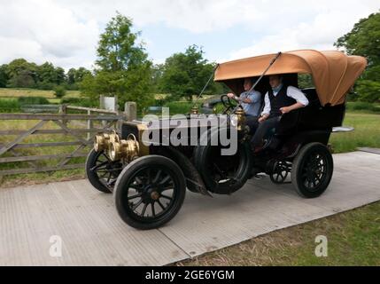 Auf der London Classic Car Show 2021 wird ein 1903 Panhard et Levassor Labodette Tourer gezeigt Stockfoto