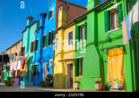 Blick auf das kleine und bunte Dorf Burano bei Venedig Stockfoto