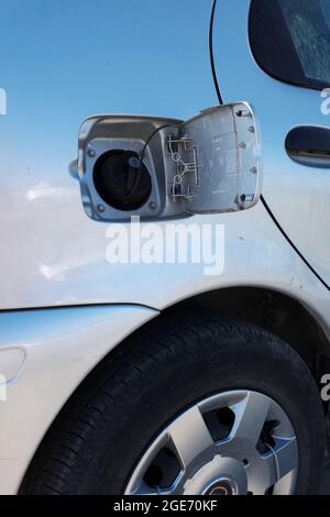 Geöffneter Tankdeckel Für Benzin Stockfoto