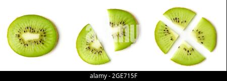 Geschnittene Kiwi-Früchte isoliert auf weißem Hintergrund, Draufsicht Stockfoto