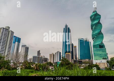 PANAMA CITY, PANAMA - 30. MAI 2016: Skyline von Wolkenkratzern in Panama City Stockfoto