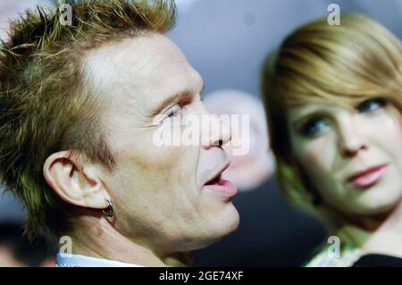 Der Musiker Billy Idol und seine Tochter Bonnie Blue besuchen am 21. September 2008 in Los Angeles, Kalifornien, die Ankünfte zur Entertainment Tonight and PEOPLE Emmy After Party in der Walt Disney Concert Hall. Stockfoto