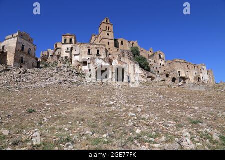 Malerische Aussicht auf Craco Ruinen, Geisterstadt verlassen nach einem Erdrutsch, Basilicata Region, Süditalien Stockfoto