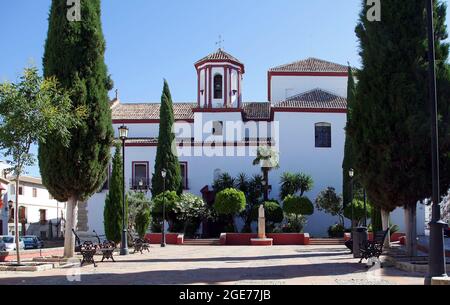 Iglesia de Santa Cecilia in Ronda Andalusien Spanien.(die Iglesia de los Trinitarios Descalzos aus dem Jahr 1663 war die dritte Heimat des Ordens der Descalzed-Nonnen von Ronda, die sich heute im Kloster der Iglesia de Nuestra Señora de la Merced befinden.) Stockfoto