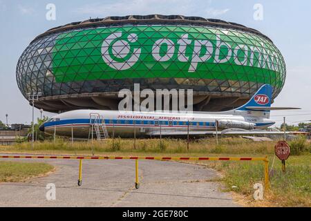 Belgrad, Serbien - 05. Juli 2021: Gebäude des Luftfahrtmuseums am Nikola Tesla Flughafen in Belgrad, Serbien. Stockfoto