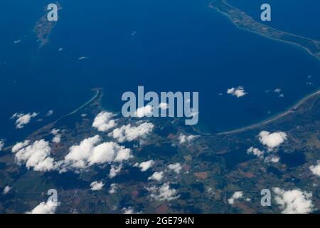 Luftaufnahme vom Flugzeug. Flug von Helsinki nach Amsterdam. Stockfoto