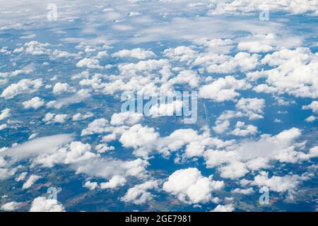 Luftaufnahme vom Flugzeug. Flug von Helsinki nach Amsterdam. Stockfoto