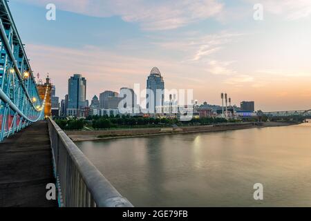 Cincinnati Skyline bei Dawn Stockfoto