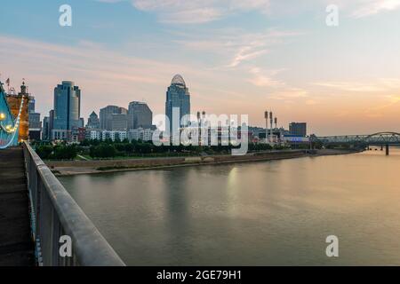 Cincinnati Skyline bei Dawn Stockfoto