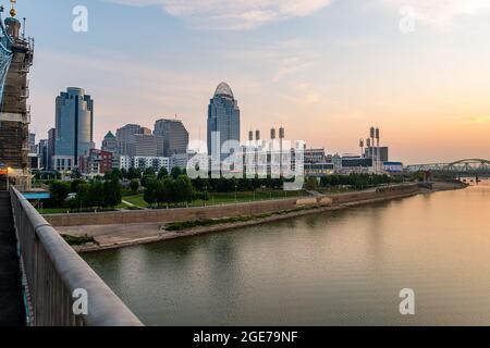 Cincinnati Skyline bei Dawn Stockfoto