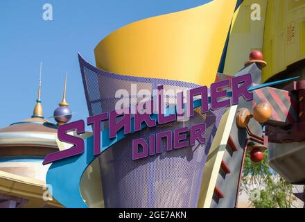 Starliner Diner Schild, Tomorrowland, Hong Kong Disneyland Resort, Lantau Island, Hongkong, Volksrepublik China Stockfoto