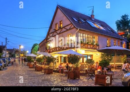 Charmantes Café-Restaurant im Stadtteil Gardos von Zemun, heute Teil von Belgrad, der Hauptstadt Serbiens. Stockfoto