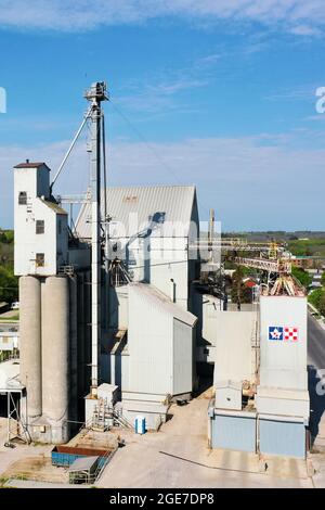 Eine Vertikalantenne einer Futtermitteloperation in Woodstock, Ontario, Kanada Stockfoto