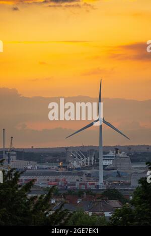 Windturbine in Tilbury Docks von Windmill Hill Gravesend Kent Stockfoto