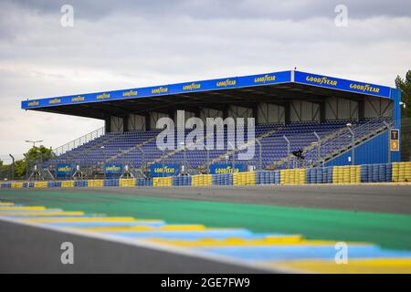 Goodyear-Tribünen, Gradins, während des freien Trainings und der Qualifying-Sessions von 24 Stunden von Le Mans 2021, 4. Lauf der FIA-Langstrecken-Weltmeisterschaft 2021, FIA WEC, auf dem Circuit de la Sarthe, vom 18. Bis 22. August 2021 in Le Mans, Frankreich - Foto Julien Delfosse / DPPI Stockfoto