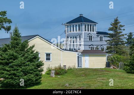 Lunenburg, Nova Scotia, Kanada - 12. August 2021: Blue Rocks Gemeinde im Bezirk Lunenburg. Stockfoto