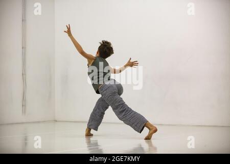 Tänzer improvisieren in Kontakt. Tanz Stockfoto