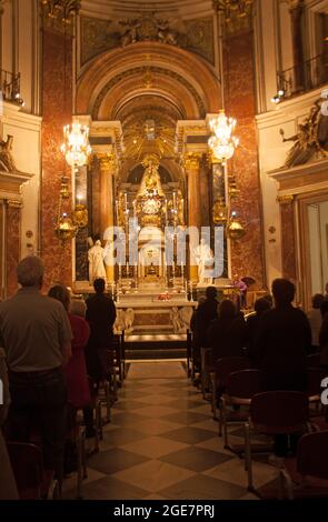 Kirchenschiff und Altar, Basilika der Jungfrau der Unglücklichen, Plaza de la Virgen, Valencia, Spanien, Europa Stockfoto