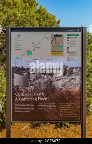 Informationstafel am Cutthroat Castle im Hovenweep National Monument, Colorado, USA Stockfoto