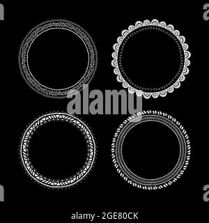 Satz von vier handgezeichneten geometrischen Vektorlinien mit ethnischen Linien Stock Vektor